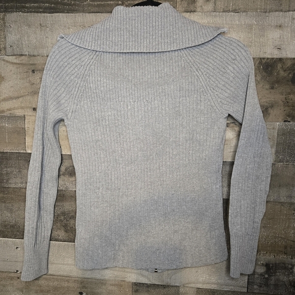 Evie Gray Ribbed Zip-Up Sweater - Picture 4 of 4